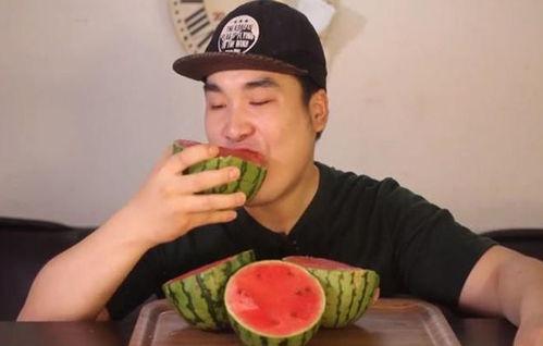 韩国吃瓜的视频,视频带你一探究竟